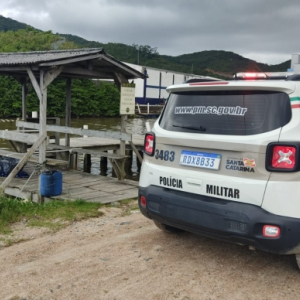 Homem é encontrado morto dentro de lancha 