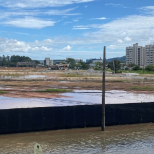 Afetados pela chuva, moradores de Tijucas cobram uma solução da prefeitura