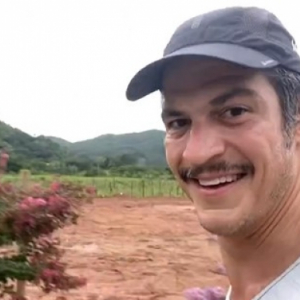 Mateus Solano posta vídeo em ruas de Nova Trento