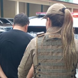 Foragido da Justiça é preso após suposta participação em tentativa de furto