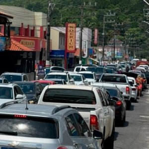 TRÂNSITO: Motoristas se irritam com grandes filas na região