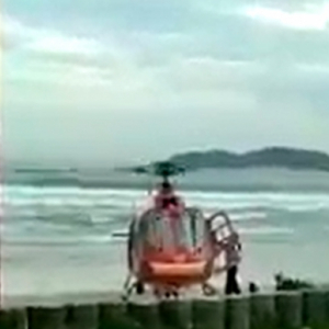 Homem é resgatado de helicóptero após parada cardíaca