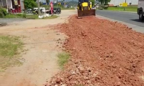 Moradores se organizam e financiam por conta própria manutenção na SC-410