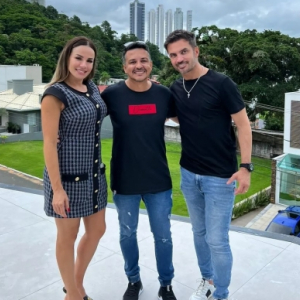 Corretor de Tijucas atende celebridades e fecha contrato com melhor jogador de futsal do mundo