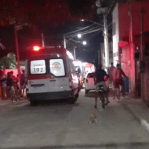 Homem esfaqueia atual companheiro da ex esposa e foge