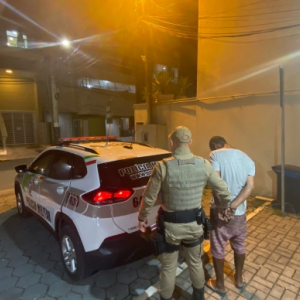 Com alicate de corte, homem é detido com bicicleta furtada no centro de Tijucas