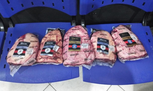 Populares detêm homem suspeito de furtar alimentos em supermercado