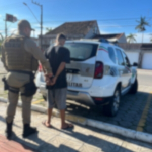 Menor de idade tem mandado de apreensão cumprido ao ser abordado próximo de casa