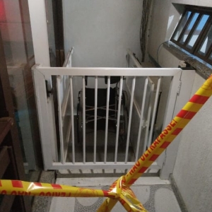 Idoso morre após cair e ter cabeça prensada em elevador de casa geriátrica