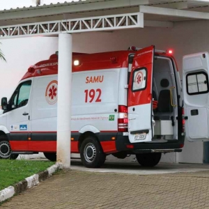 Trabalhador cai de altura após levar choque causado por fios de alta tensão