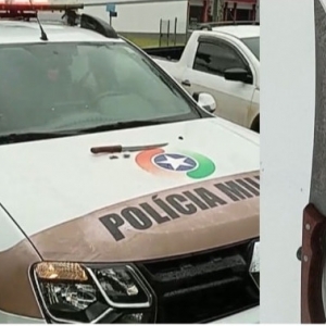 Jovem é abordado com faca dentro da mochila em frente à escola