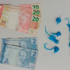 Traficante é preso com porções de crack próximo de batalhão da PM