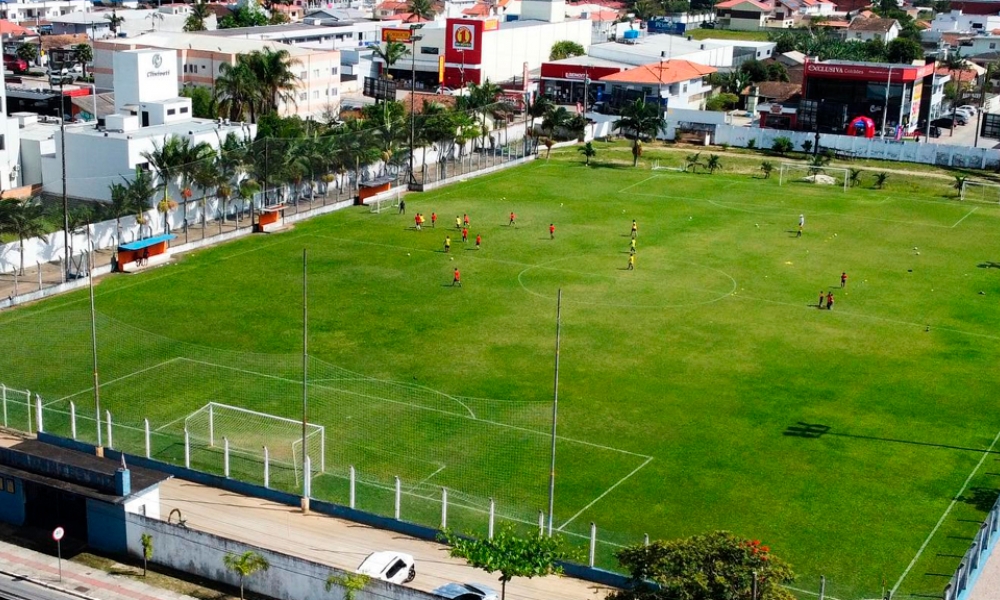 Tijucas - Criança bate a cabeça em muro durante partida de futebol
