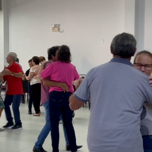 Idosos se divertem em baile da melhor idade em Tijucas