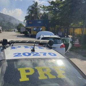 Mulheres são presas com veículo roubado e clonado 