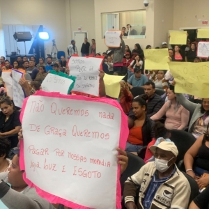 Moradores de área de conflito protestam na Câmara de Itapema