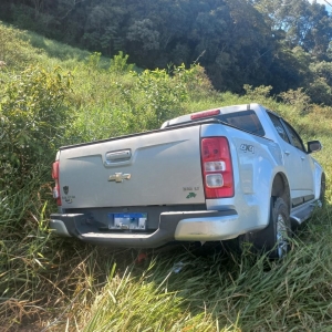 Carro com placas de Tijucas é encontrado às margens da SC-410, abandonado