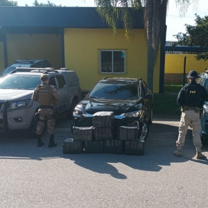 PRF e PM apreendem carga milionária de maconha em Biguaçu