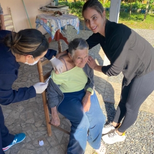 Saúde vacina contra gripe cerca de 150 idosos acamados em domicílio