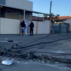 Caminhão derruba fiação no Centro de Tijucas 