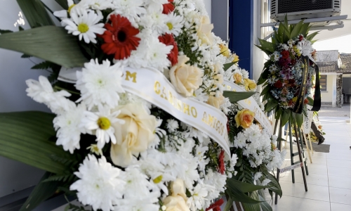 Amigos prestam última homenagem para Adalto Gomes