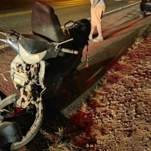 Mulher fica ferida ao ser atingida por carro na SC-410, no Bairro Nova Descoberta