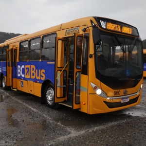 Cidade vizinha inova e oferece transporte público gratuito 