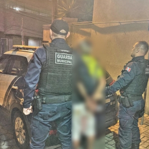 Autor de furto aproveita distração da vítima e leva corrente avaliada em R$600 