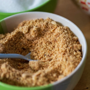 Domingo estreia documentário que retrata feitio da farinha de amendoim feita na região