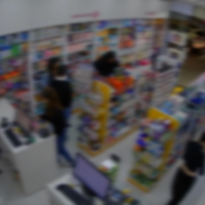 Gangue de adolescentes furta farmácia e exibe objetos em live na Internet 