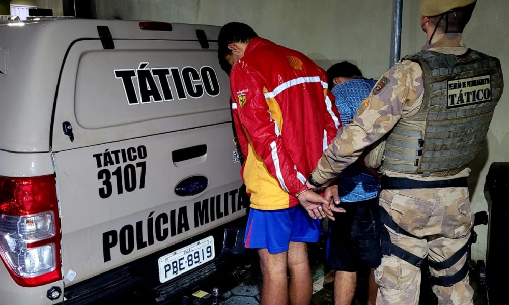Jovens são flagrados com 30 petecas de cocaína em bar que funciona como ponto de tráfico 