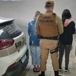 Dupla de mulher é presa por furtar celular em câmara de dirigentes lojistas da cidade