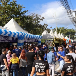 Centenas de pessoas passaram pela 23ª Festa dos Amigos em Balneário Camboriú  