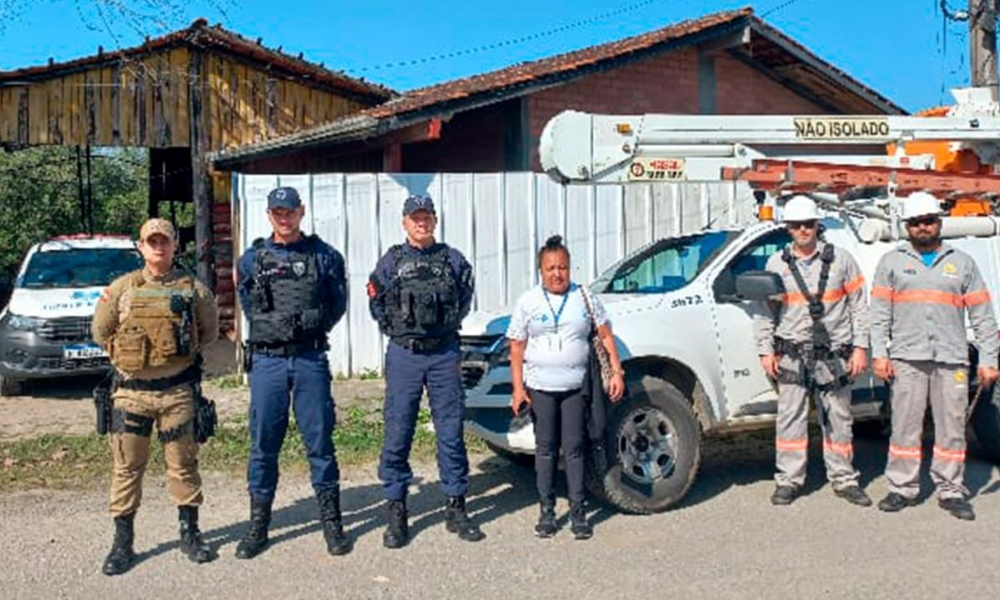Família vivendo em situação desumana é atendida por força tarefa
