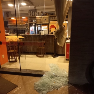  Restaurante à beira-mar é alvo de furto e proprietário contabiliza prejuízos