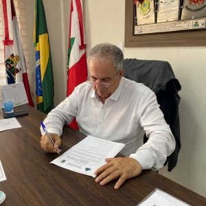 Tijucas sanciona lei que obriga capacitação de professores para atender crianças autistas 