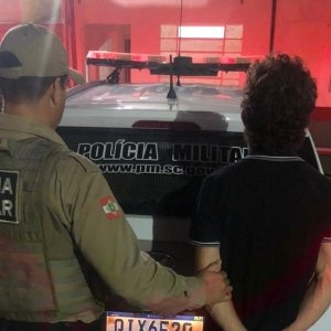 Homem acusado de roubo é detido em Tijucas