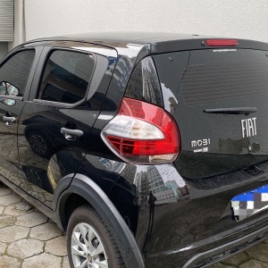 Após alugar veículo de locadora, homem retira rastreador e vende carro