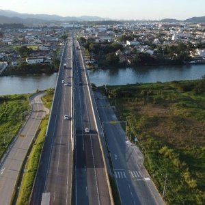 URGENTE: Homem invade evento de crianças com machadinho e deixa todos em  pânico - TopElegance