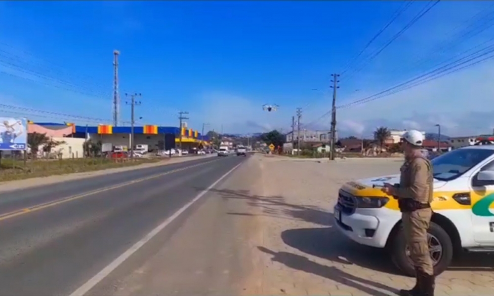 Ultrapassagens proibidas são flagradas por drones na SC-410 