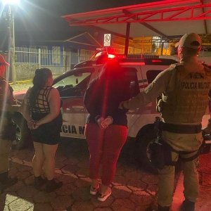 Duas mulheres são presas por tráfico de drogas