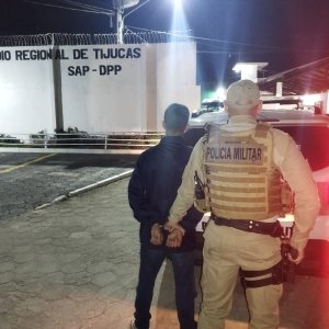 Homem abordado com cigarro de maconha é preso por não pagar pensão