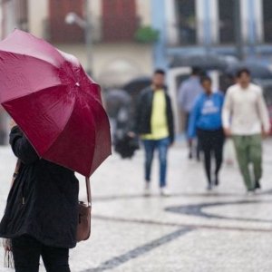 Fortes rajadas de vento devem atingir SC nesta segunda