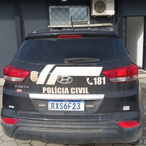 Homem vai à delegacia saber motivo da polícia ter lhe procurado e termina preso