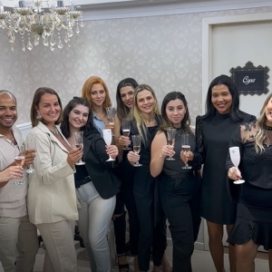 Coquetel marca um ano do Salão Kadu Alves