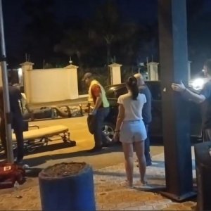 Colisão entre bicicleta e carro no centro da cidade deixa ciclista ferido 