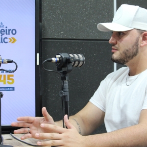 Renatinho Filho, cantor, participa do Primeiro Clic e mostra seu talento