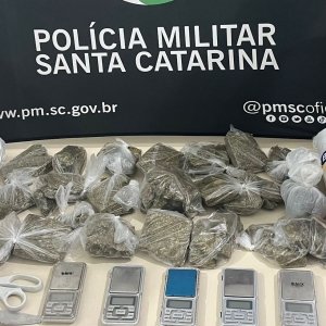 Polícia apreende mais de 2 quilos de maconha e prende suspeito de tráfico
