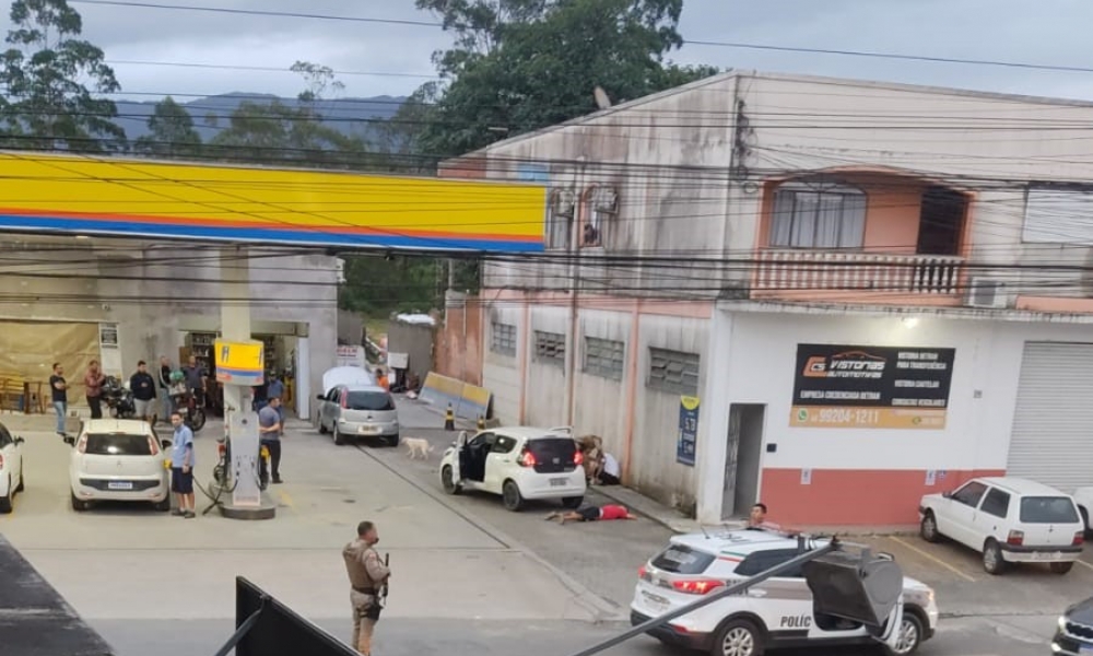 URGENTE: Homem é atingido por tiros no Centro de São João Batista