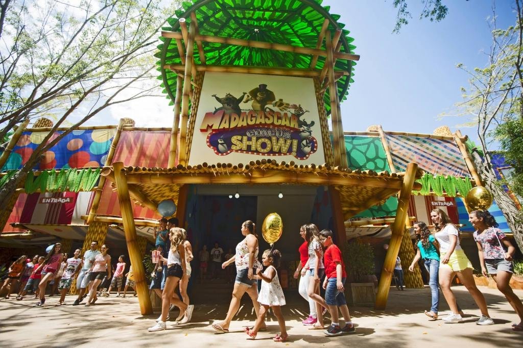 Beto Carrero World - Quem vai ganhar essa batalha emocionante